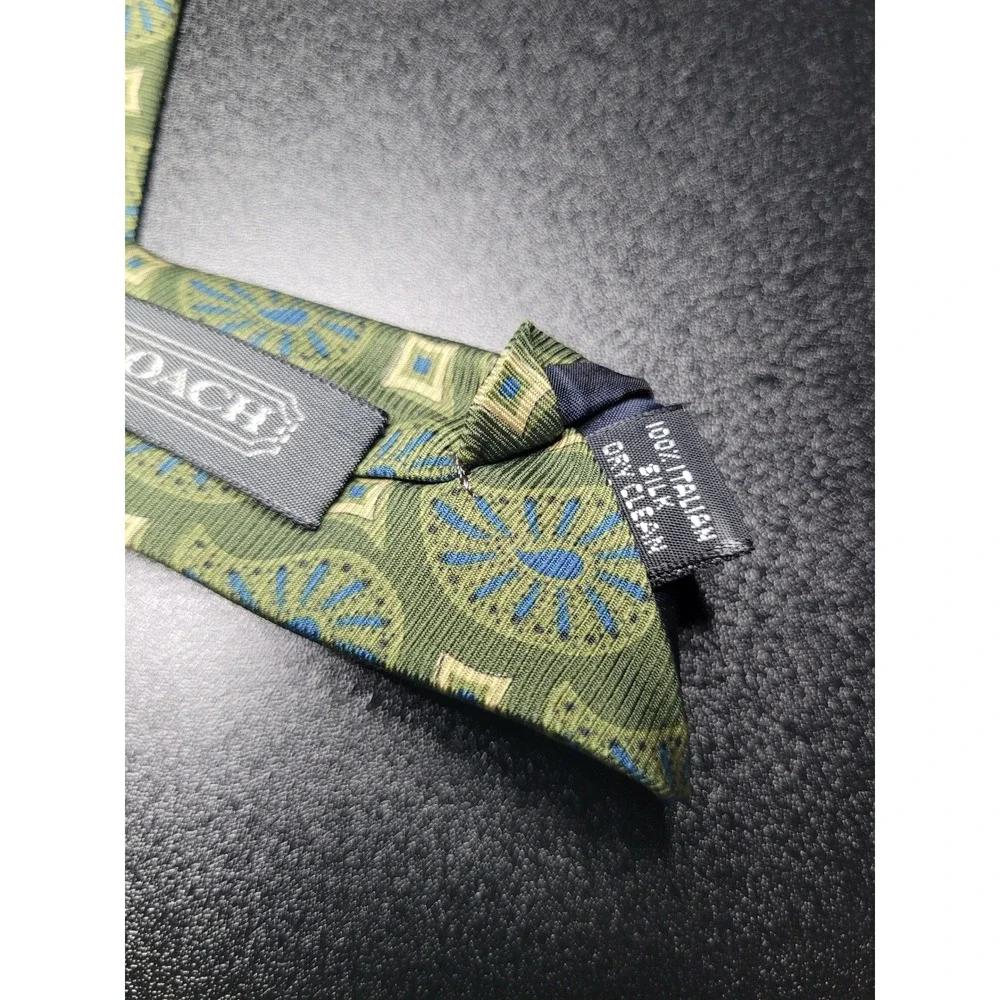 Coach Men's Necktie Green Paisley 100% Italian Silk 3.75